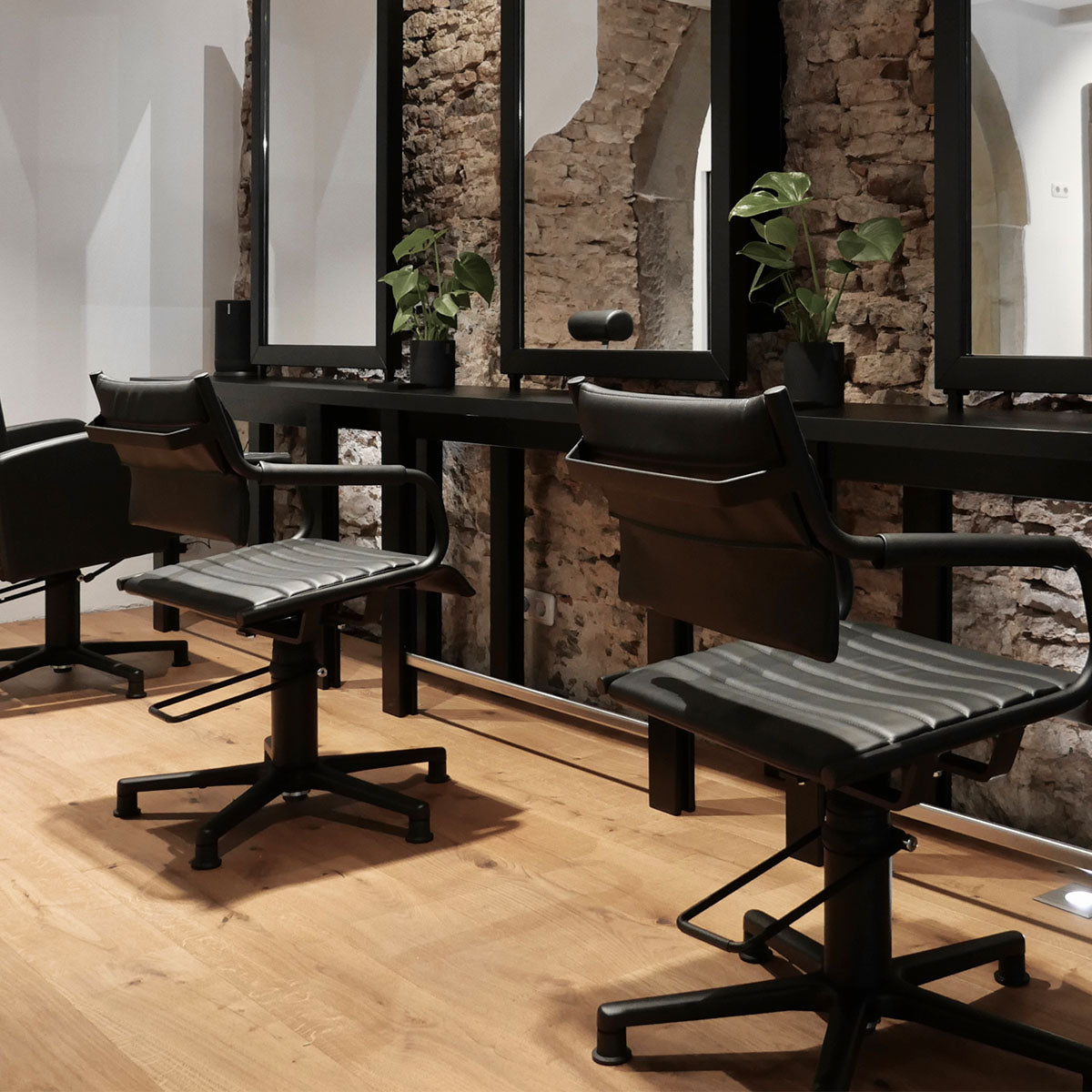 GREINER 59 frisørstol BLACK m/krydsfod E10