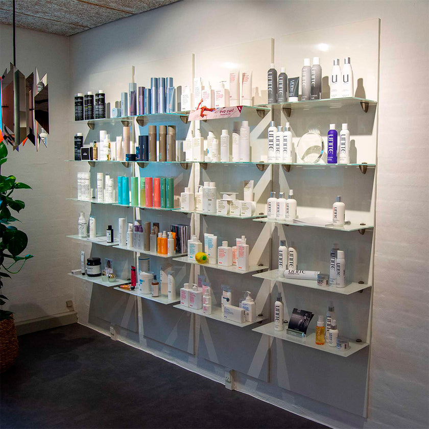 GUESS shelfwall WHITE