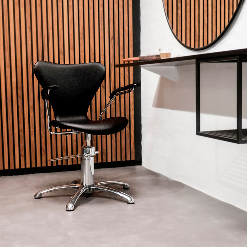 ARNE JACOBSEN SEVEN barber chair BLACK w/alm cross base