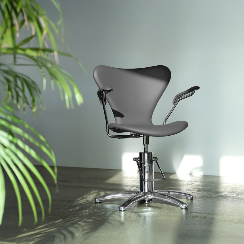 ARNE JACOBSEN SEVEN barber chair BLACK w/alm cross base