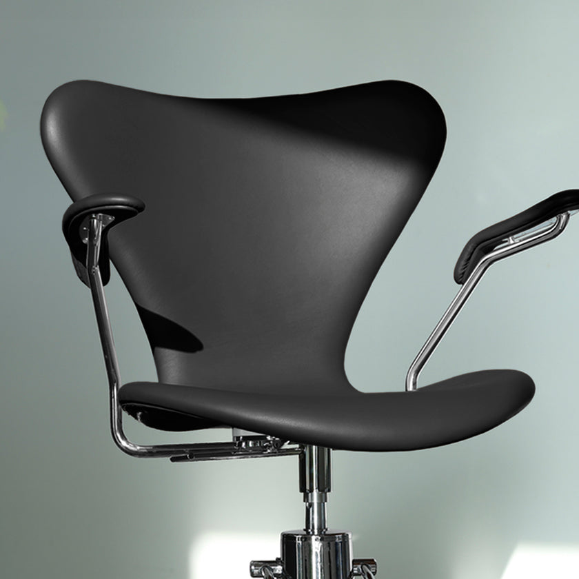 ARNE JACOBSEN SEVEN barber chair BLACK w/alm cross base