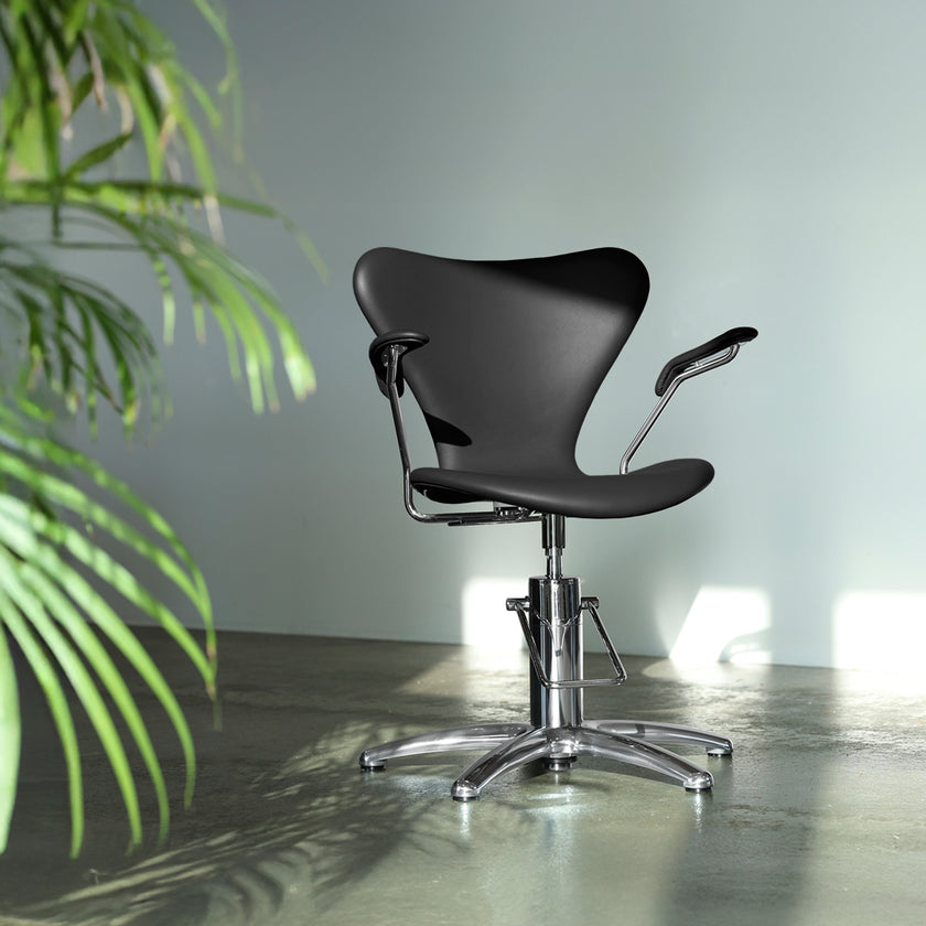 ARNE JACOBSEN SEVEN barber chair BLACK w/alm cross base