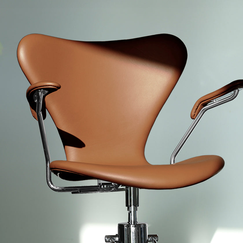 ARNE JACOBSEN SEVEN barber chair BLACK w/alm cross base