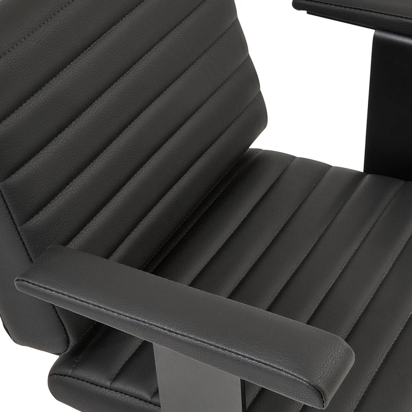 FAME barber chair w/black cross base PABL