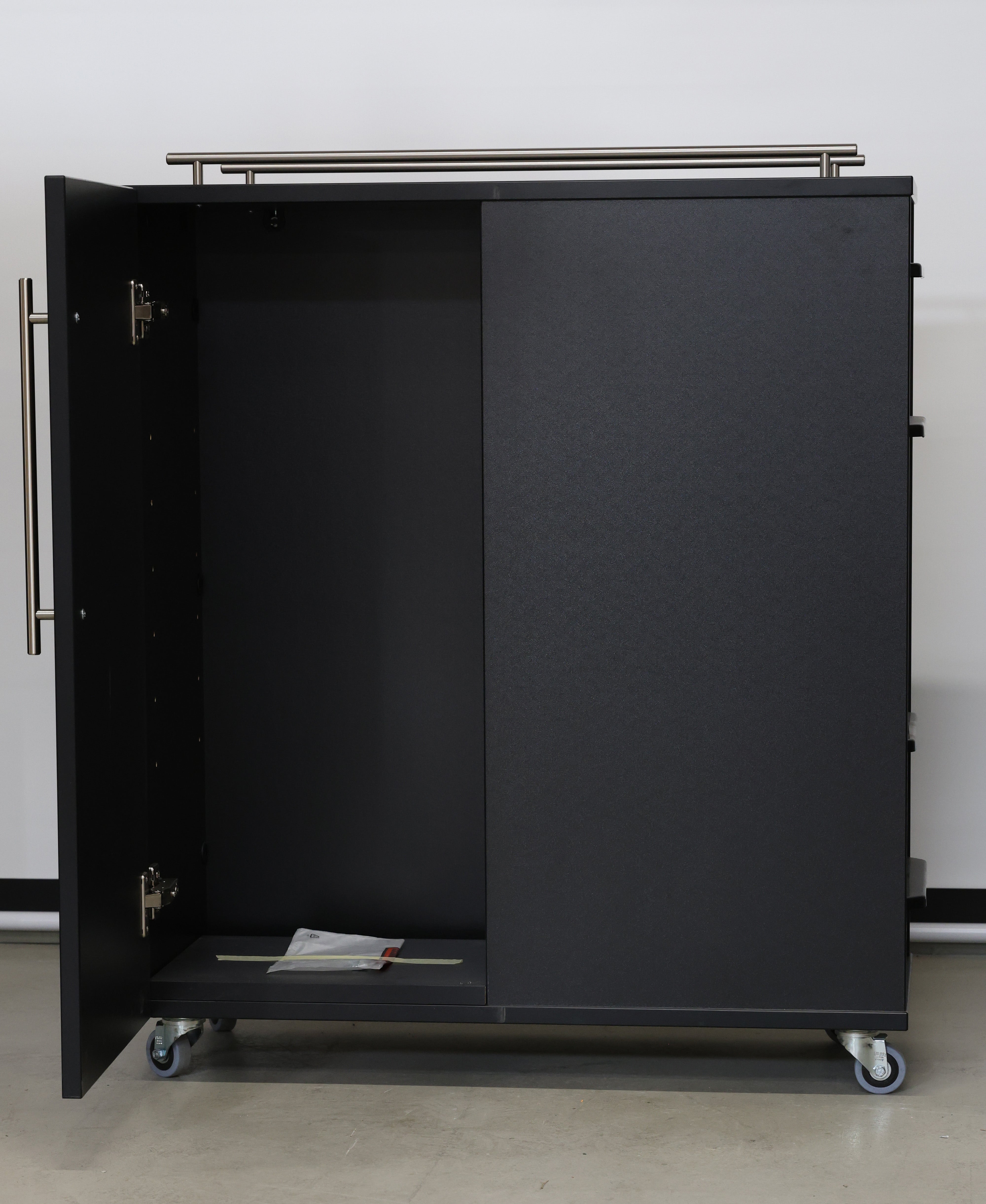 DEMO SAVOY rullebord kabinet