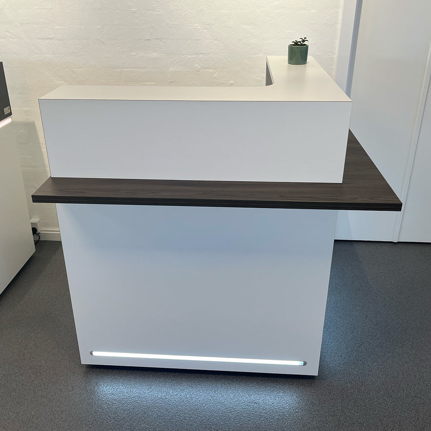 DEMO WINDSOR desk White-Bonobo Oak 92x92 LED